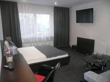Фото номера Двухместный номер Делюкс с 1 кроватью Отель Azymut Hotel &amp; Restaurant г. Andrespol 11