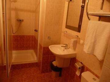 Фото номера Трехместный номер с собственной ванной комнатой Отель Azymut Hotel &amp; Restaurant г. Andrespol 4