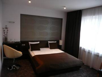 Фото номера Двухместный номер Делюкс с 1 кроватью Отель Azymut Hotel &amp; Restaurant г. Andrespol 13