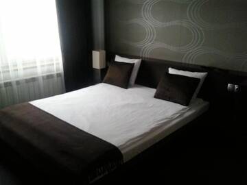 Фото номера Двухместный номер Делюкс с 1 кроватью Отель Azymut Hotel &amp; Restaurant г. Andrespol 12